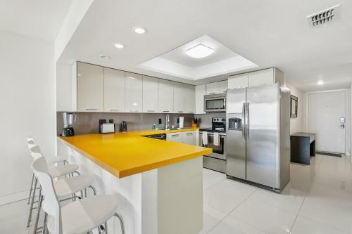 Ground Level Pet-friendly Condo Seconds From Beach