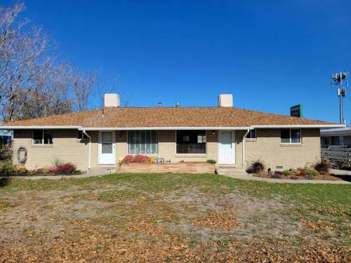 Slc Retreat! 2bd/1ba, Big Yard . Best Location.