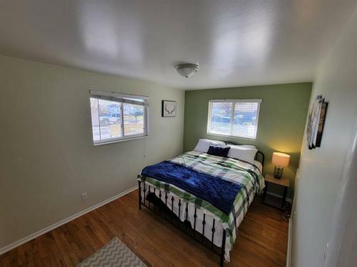 Slc Retreat! 2bd/1ba, Big Yard . Best Location.