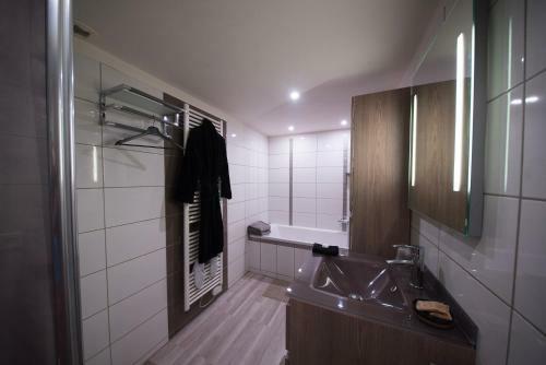 Love Suites & Spa "le Loft" Avec Jacuzzi Privatif