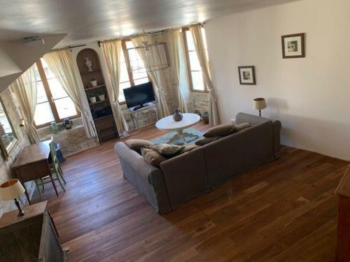 Petit Chateau Melay