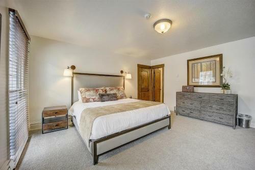 Coopers Collection 33 - Resort Plaza #5012