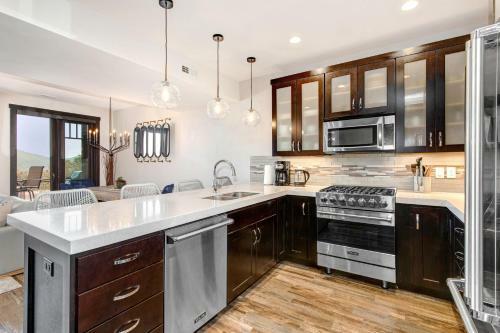 Blackstone Luxury In The Canyons