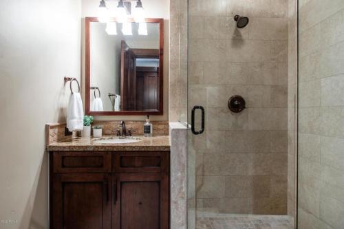 Arrowleaf Lodge - 2 Bed Condo #109