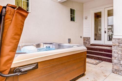 Dynamic Yarrow Lane Home