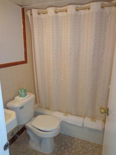 Quarterdeck Motel