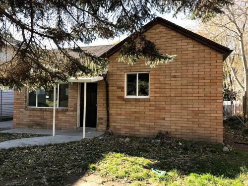 Apartamento Blue Spruce On Main - Convenient Location - 4bd Remodeled