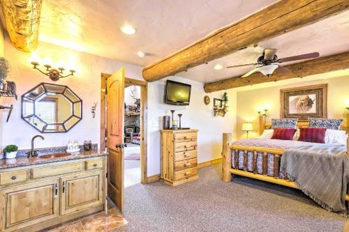 Rustic Sterling Cabin Walk To Palisade Lake!