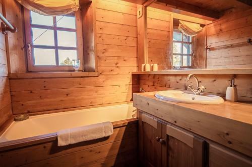A Cozy Ski-in Chalet In Meg�ve