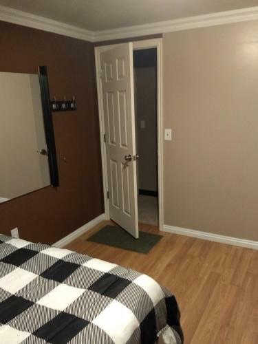 Curt's Cozy Room Rentals