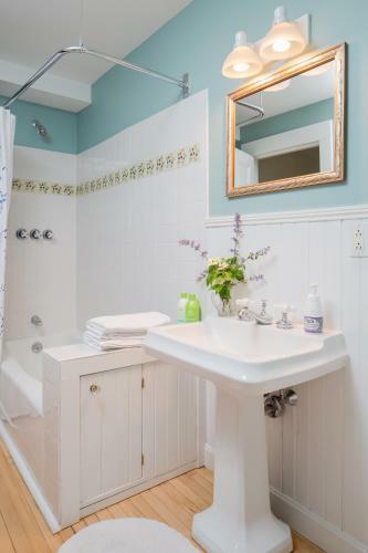 Cornwall Orchards Bed & Breakfast