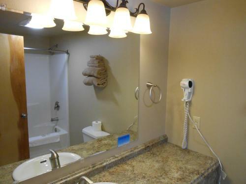 Ninepipes Lodge