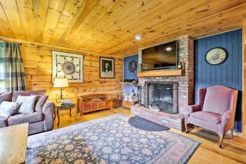 Jacksonville Cabin With Wraparound Deck And Views