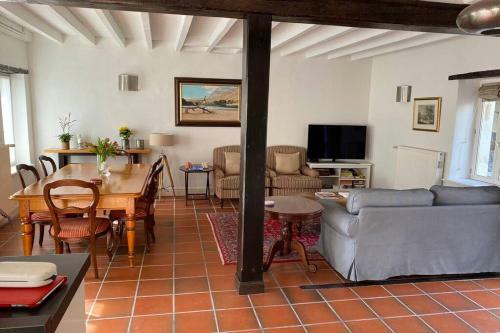 Entire House Mirepoix Centre. Light And Spacious