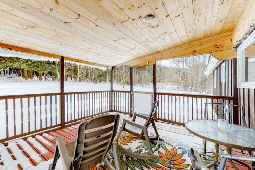 Cottage By The Covered Bridge