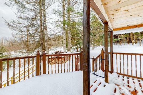 Cottage By The Covered Bridge