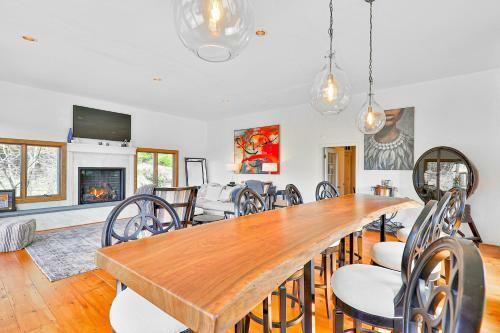 1474 East Hill