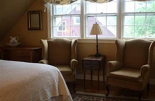 Bed & Breakfast 1824 House Inn + Barn