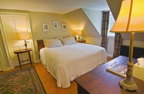 Bed & Breakfast 1824 House Inn + Barn