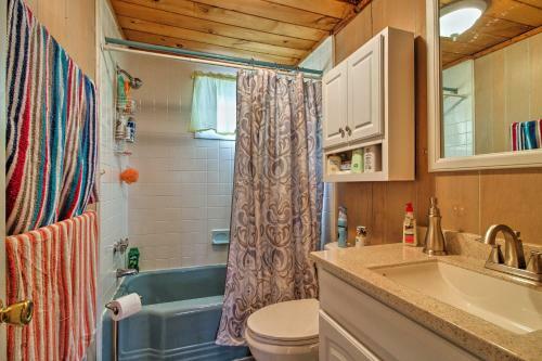 Wilmington Home With Pool Access, 20 Mins To Mt Snow