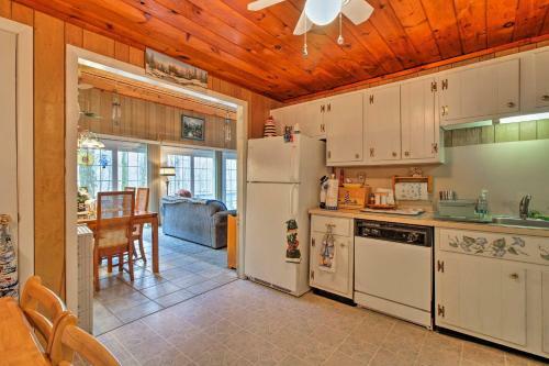 Wilmington Home With Pool Access, 20 Mins To Mt Snow