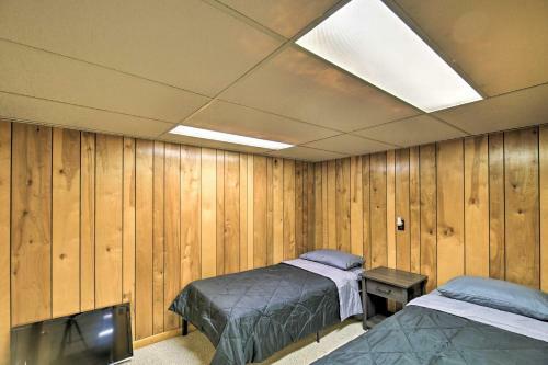 Bluefield Retreat With Pool Table Near Parks!