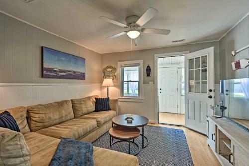 The Blue Crab Cottage - 3 Blocks From The Beach!