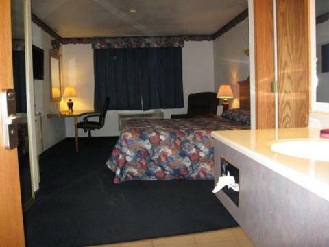 Motel Glacier Gateway Plaza