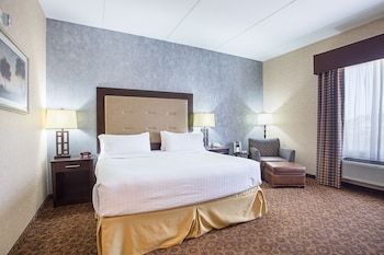 Holiday Inn Express Hotel & Suites Byram