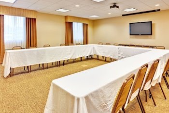 Holiday Inn Express Hotel & Suites Byram