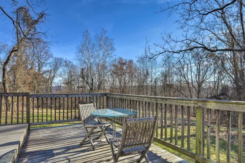 Rustic Cabin With Mtn Views, Deck And Fire Pit!