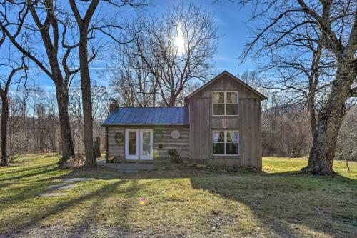 Rustic Cabin With Mtn Views, Deck And Fire Pit!
