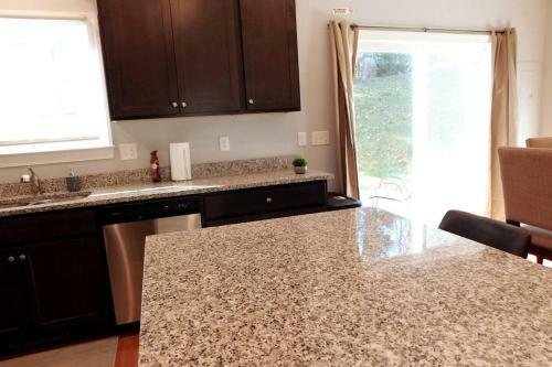 Spacious Modern Home Near Dt Harrisonburg