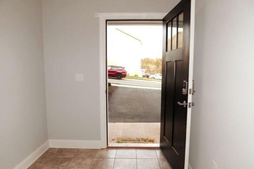 Spacious Modern Home Near Dt Harrisonburg