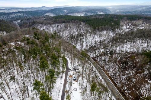 New! Mountain Retreat In Renovated 2bdr Tiny Cabin