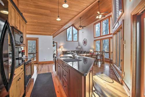 Upscale Wintergreen Resort Home With Golf Course View