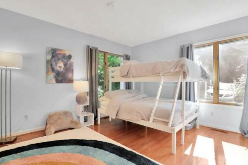 Massanutten Retreat- Skiing, Hiking, River, Resort