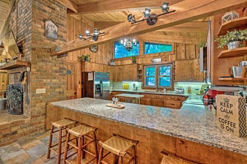 Woodhaven Cabin Adventure, Relax, Renew