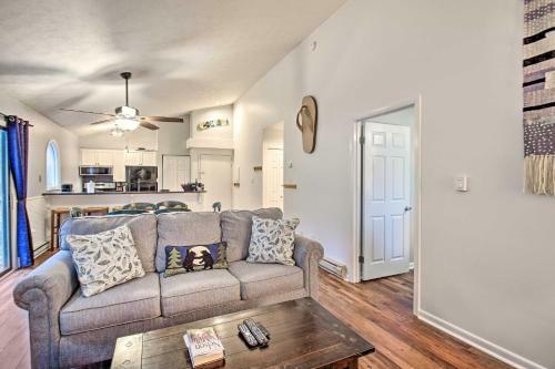 Apartamento Bear Haven - Renovated Third-floor Escape!