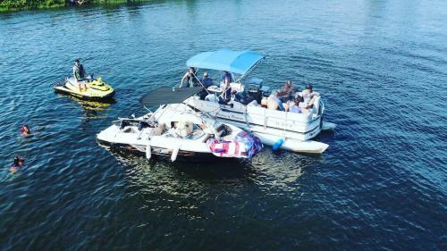 Lake Anna (Boat Rental Available )