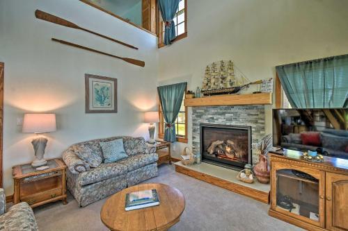 Luxe Waterfront Home Kayak, Canoe, Grill And More!