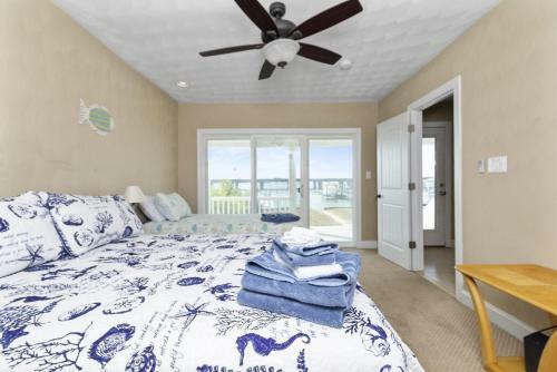 Water Front Delight On The Bay Home