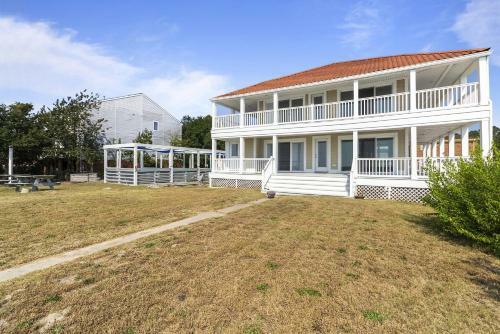 Water Front Delight On The Bay Home