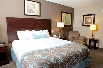 Hotel Wingate By Wyndham St. Charles