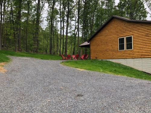 New Cabin With Stunning Views, Sleeps 6!