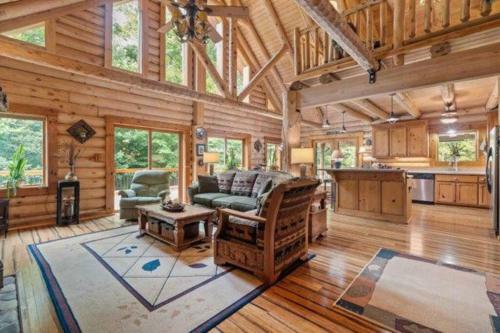 Beautiful River-front Log Cabin Near Williamsburg