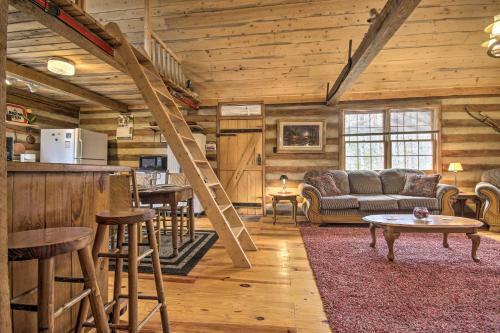 Scenic Cabin With Deck And Fire Pit - Near Hiking!