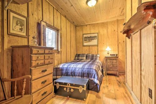 Scenic Cabin With Deck And Fire Pit - Near Hiking!