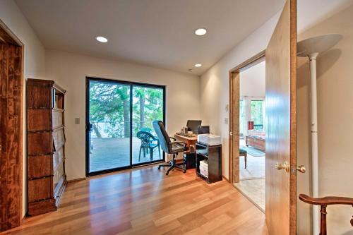 Waterfront Bainbridge Island Home With Stunning Views