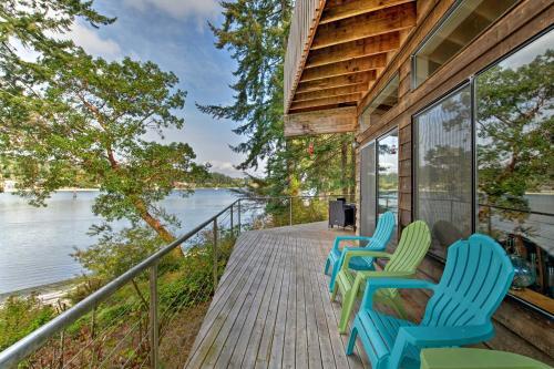 Waterfront Bainbridge Island Home With Stunning Views